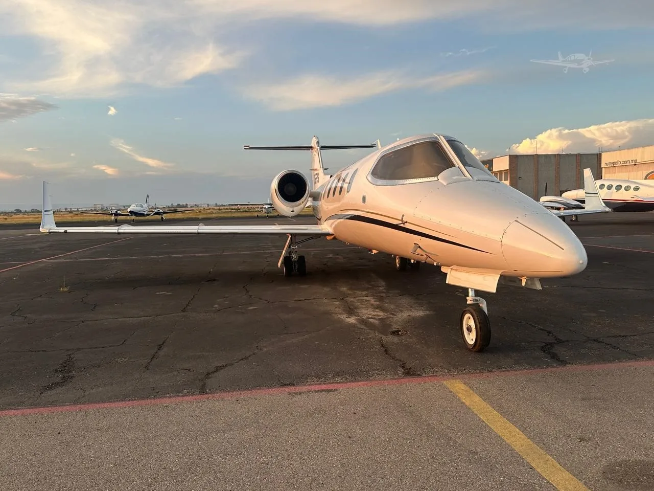 Exterior view of a 1996 LEARJET 31A.