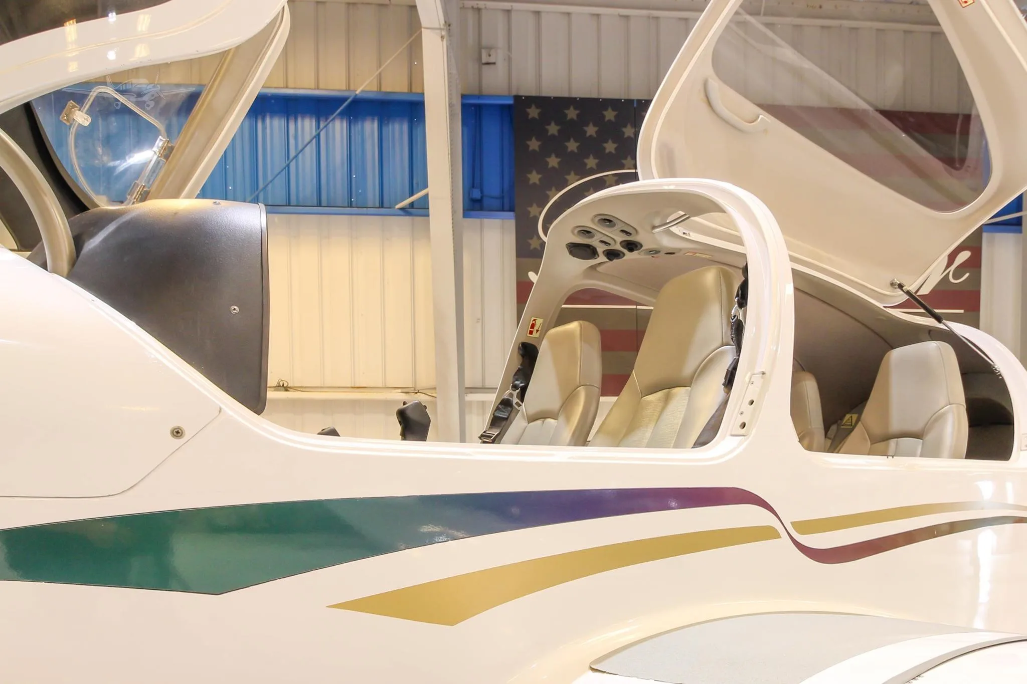 Exterior view of a 2005 DIAMOND DA40-180 STAR, N192DS.