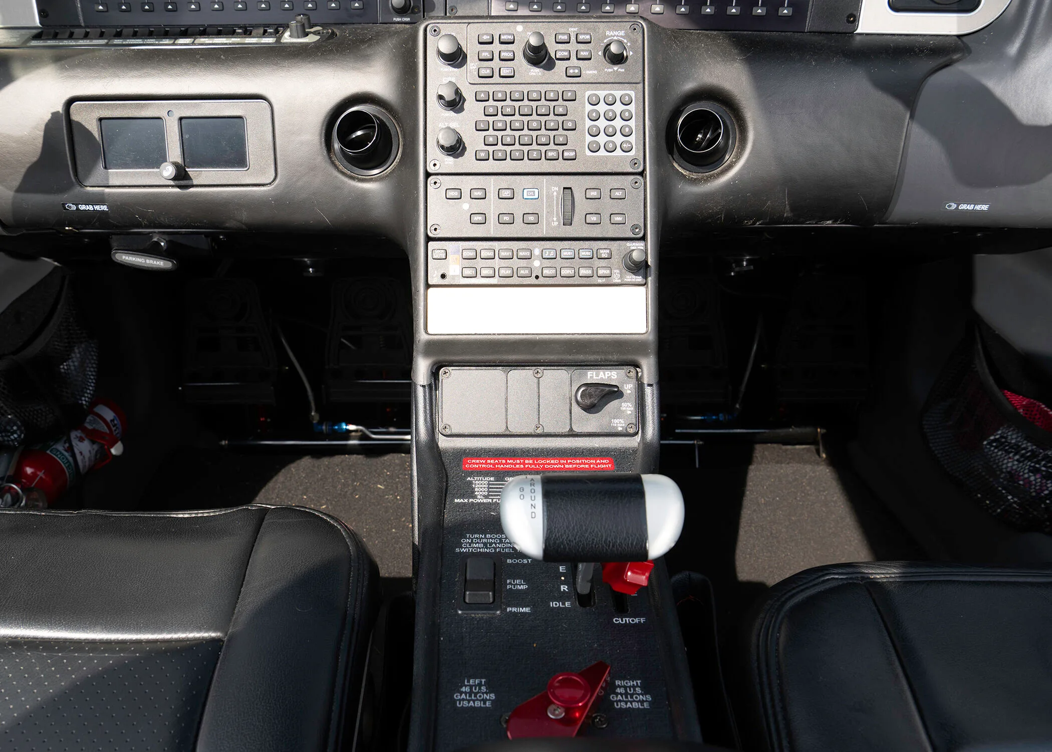 Cockpit and instrument panel of a 2016 Cirrus SR22-G5.