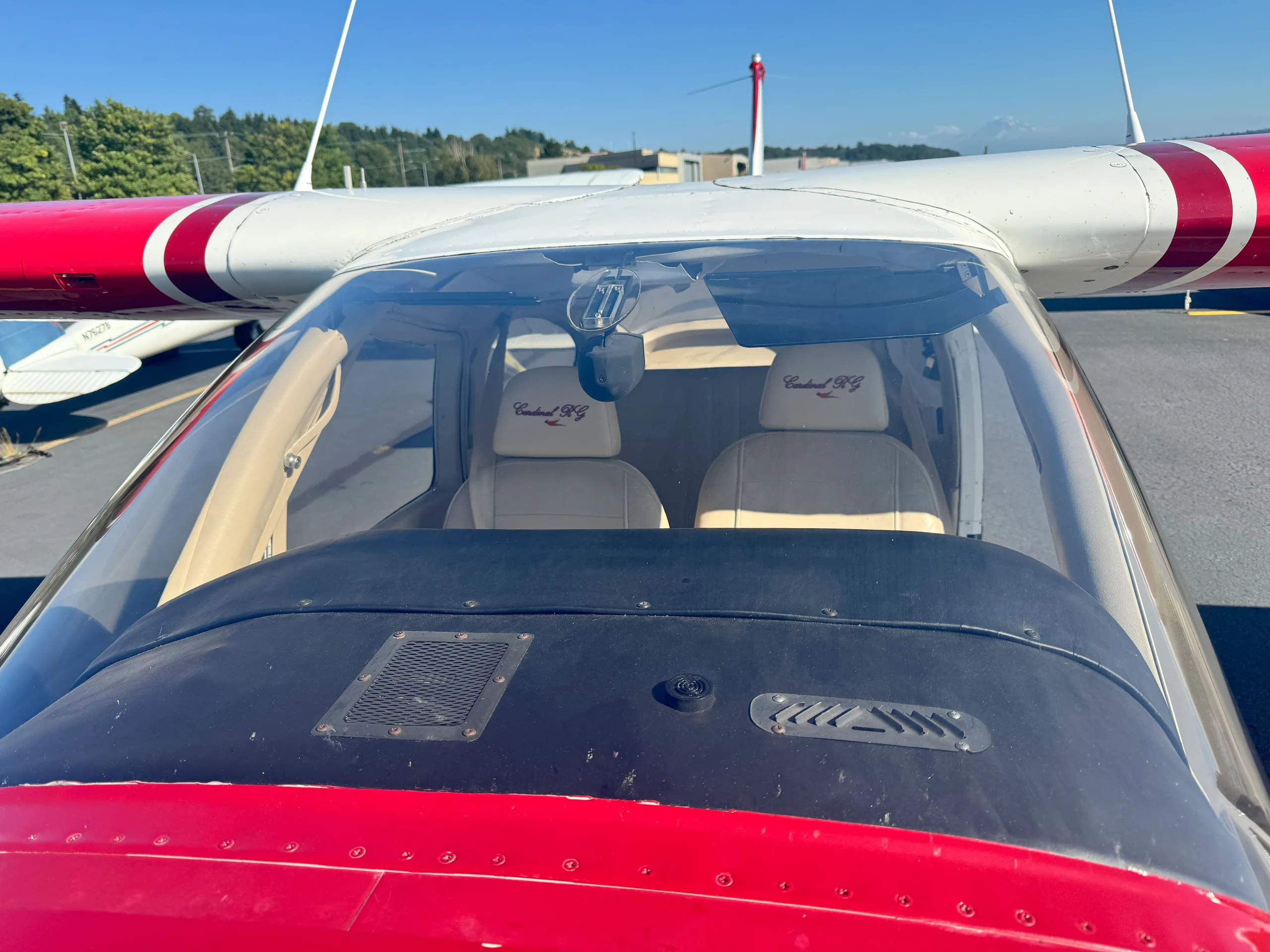 Cockpit and instrument panel of a 1976.