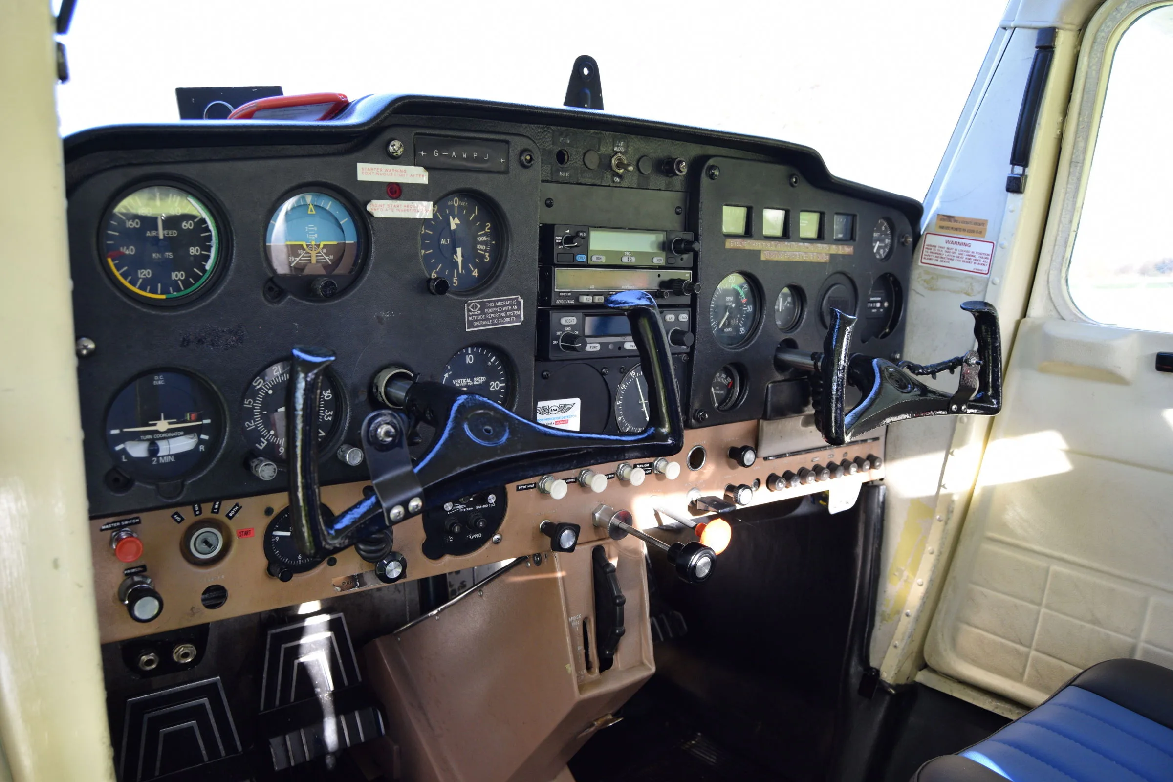 Cockpit and instrument panel of a 1968 Cessna F150H.