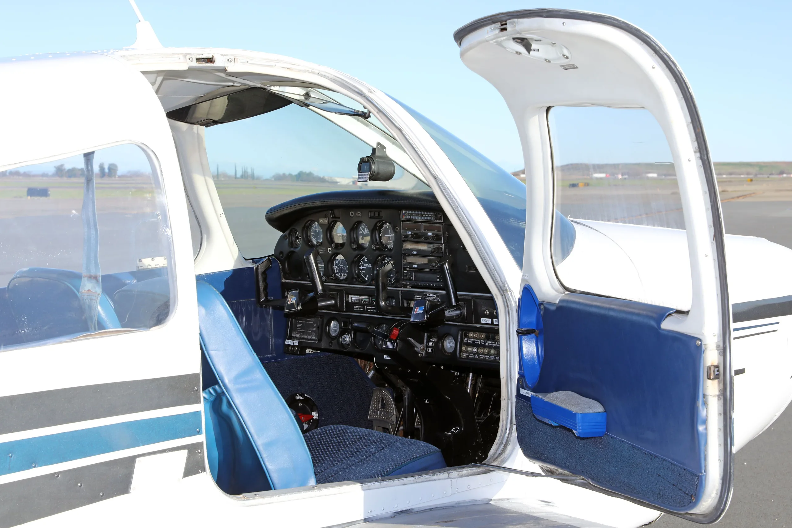 Cockpit and instrument panel of a 1977 Piper Cherokee 140.