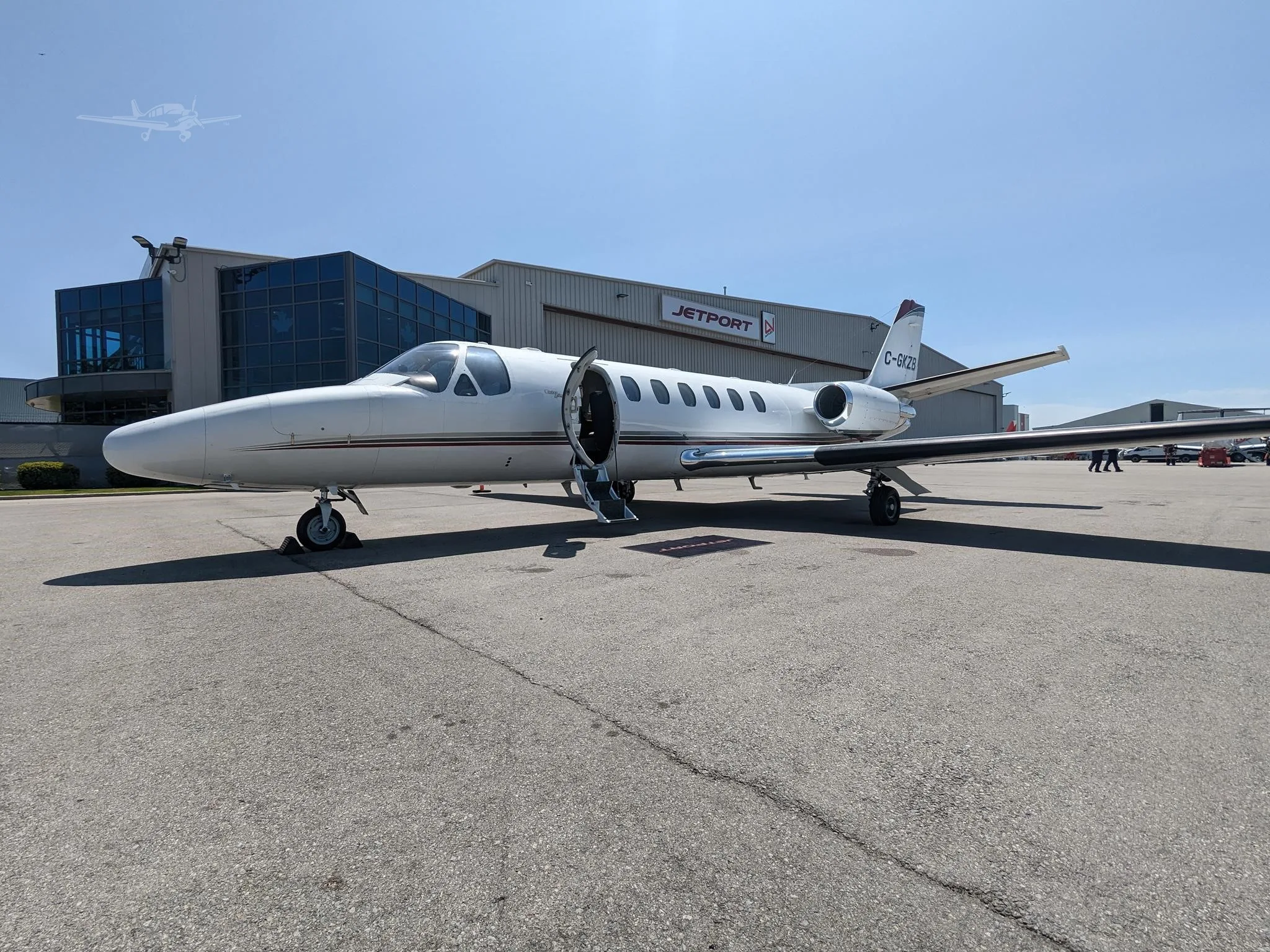 Exterior view of a 1998 CESSNA CITATION V ULTRA, C-GKZB.