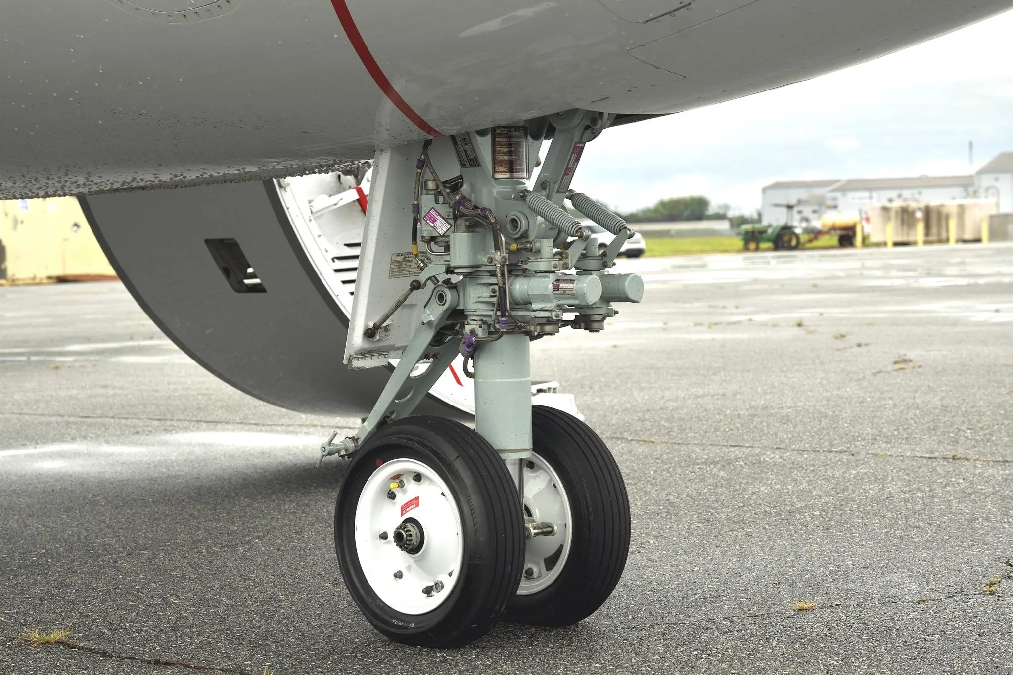 Engine detail of a 2004 BOMBARDIER CRJ-200.