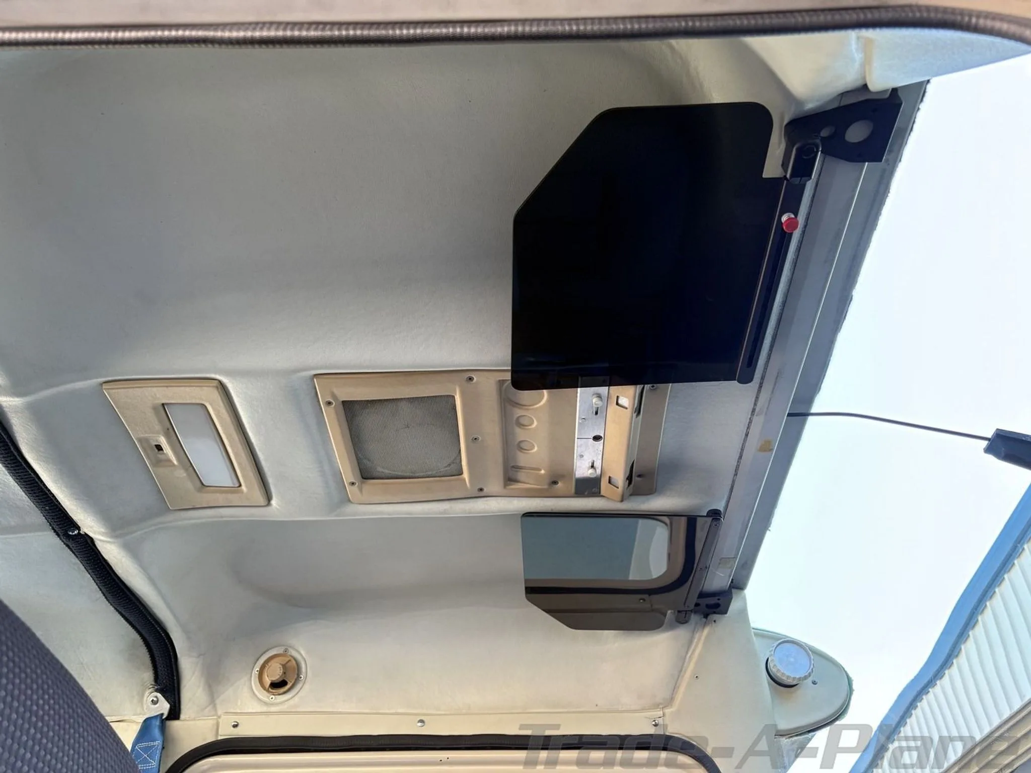 Cockpit and instrument panel of a 1975 CESSNA 182P SKYLANE.