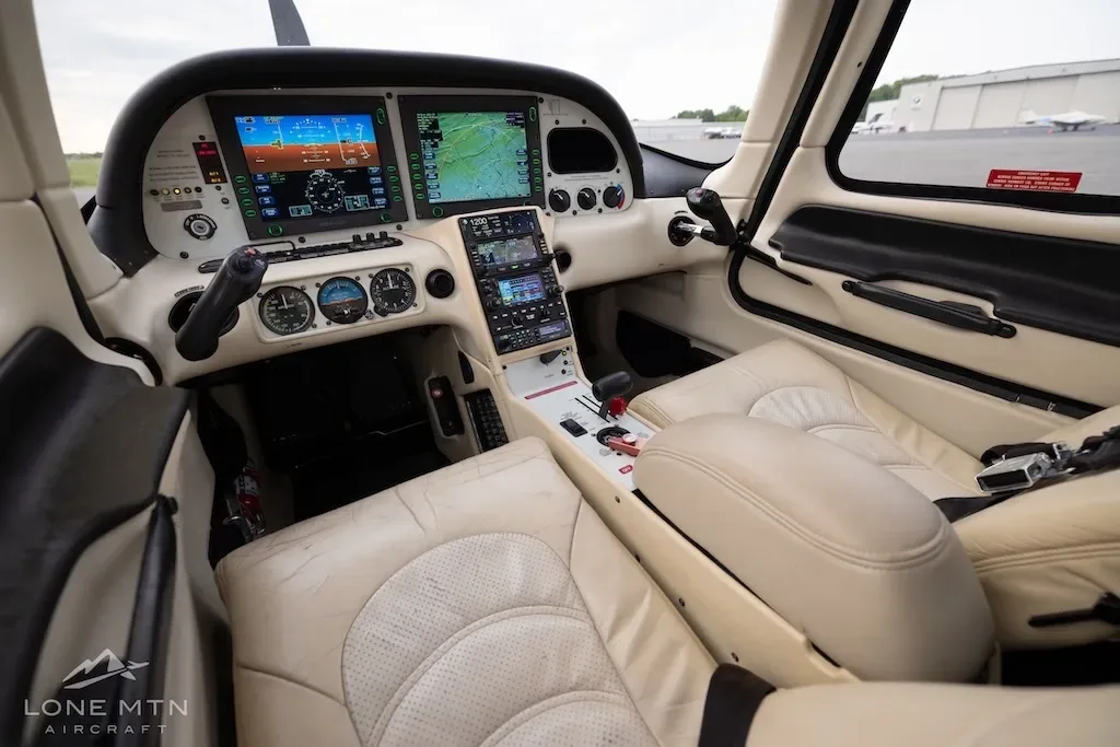 Cabin interior of a 2006 Cirrus SR22.