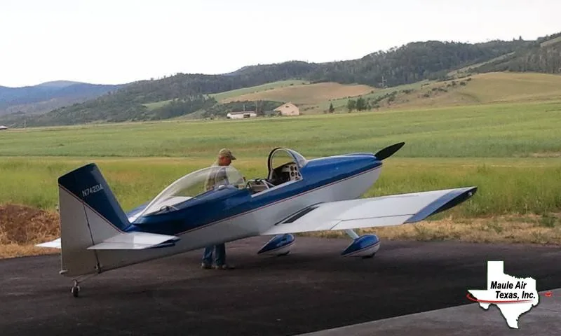Exterior view of a 2005 Vans, RV-8.