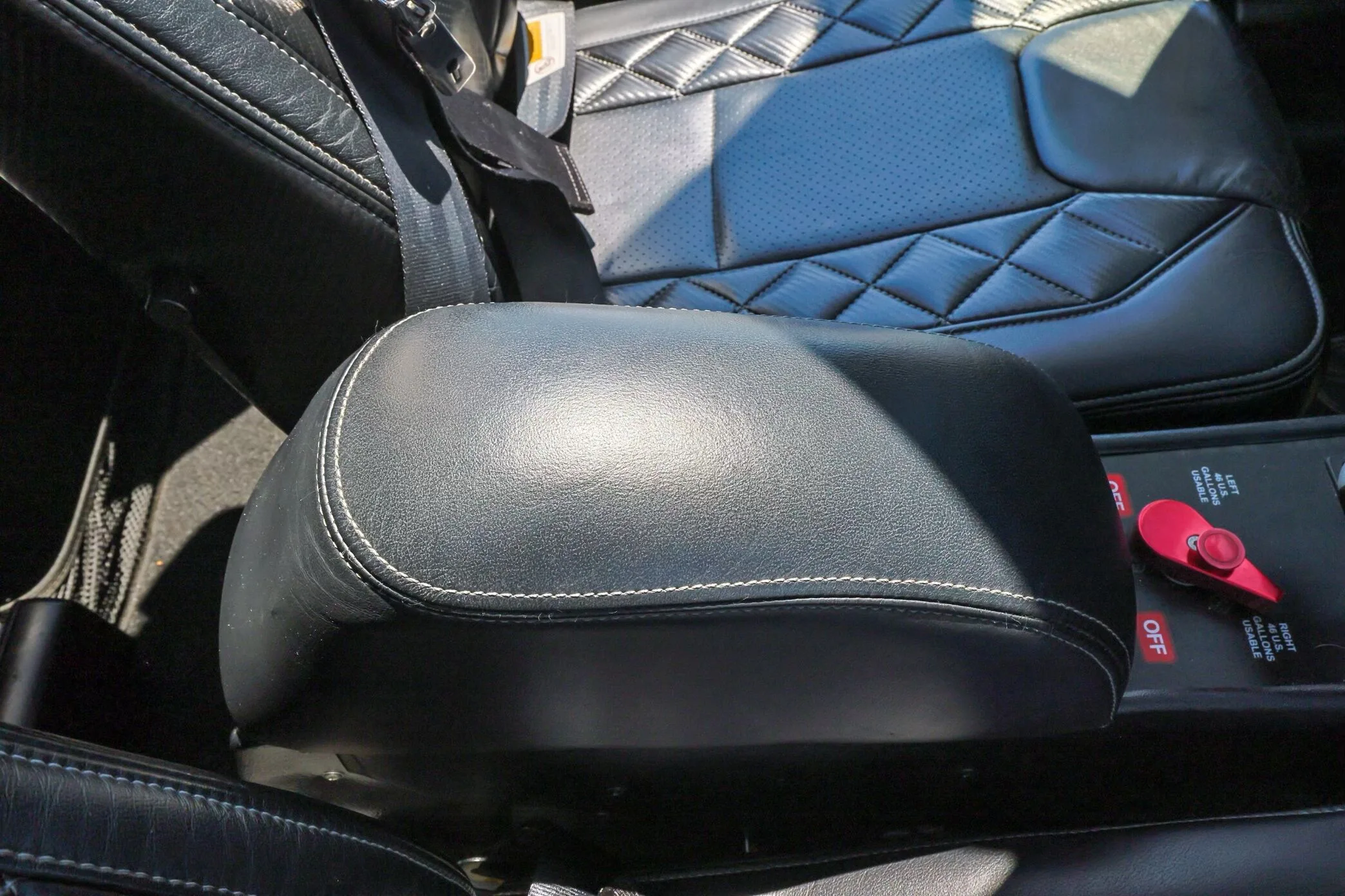 Cabin interior of a 2015 Cirrus SR22-G5 TURBO.