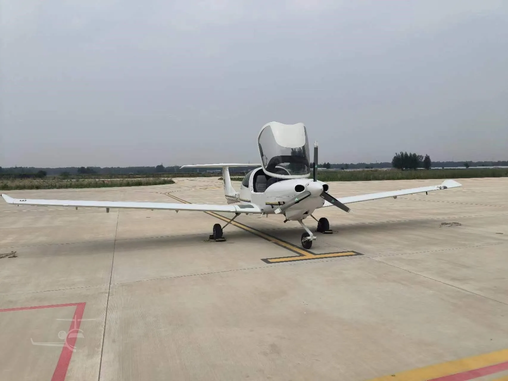 B-10QQ - 2017 DIAMOND DA40 D