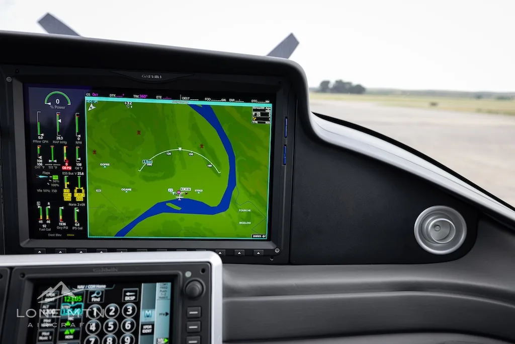 Avionics suite of a 2025 Cirrus SR22T G7+.