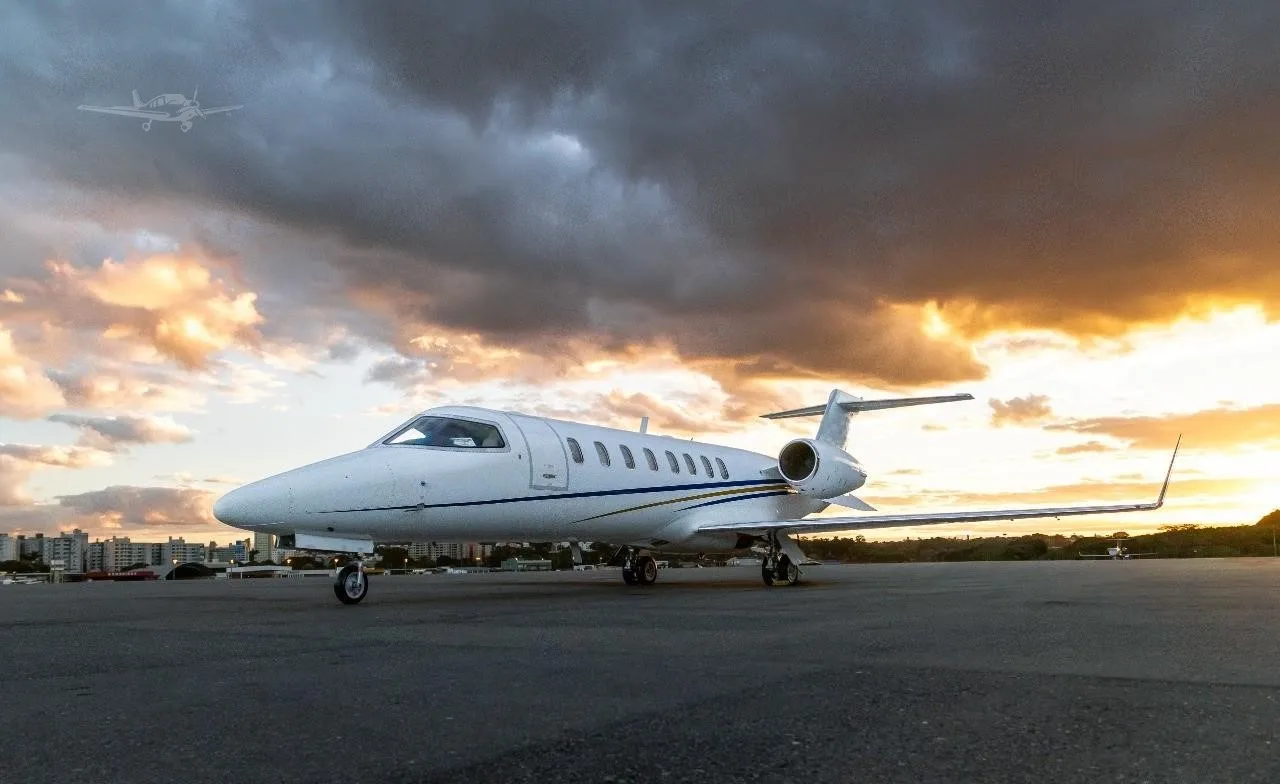 Exterior view of a 2001 LEARJET 45.