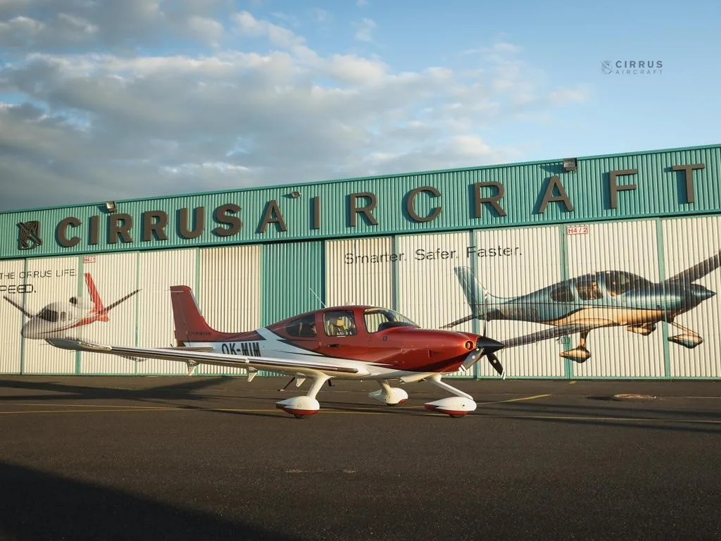 Exterior view of a 2021 CIRRUS SR22-G6.