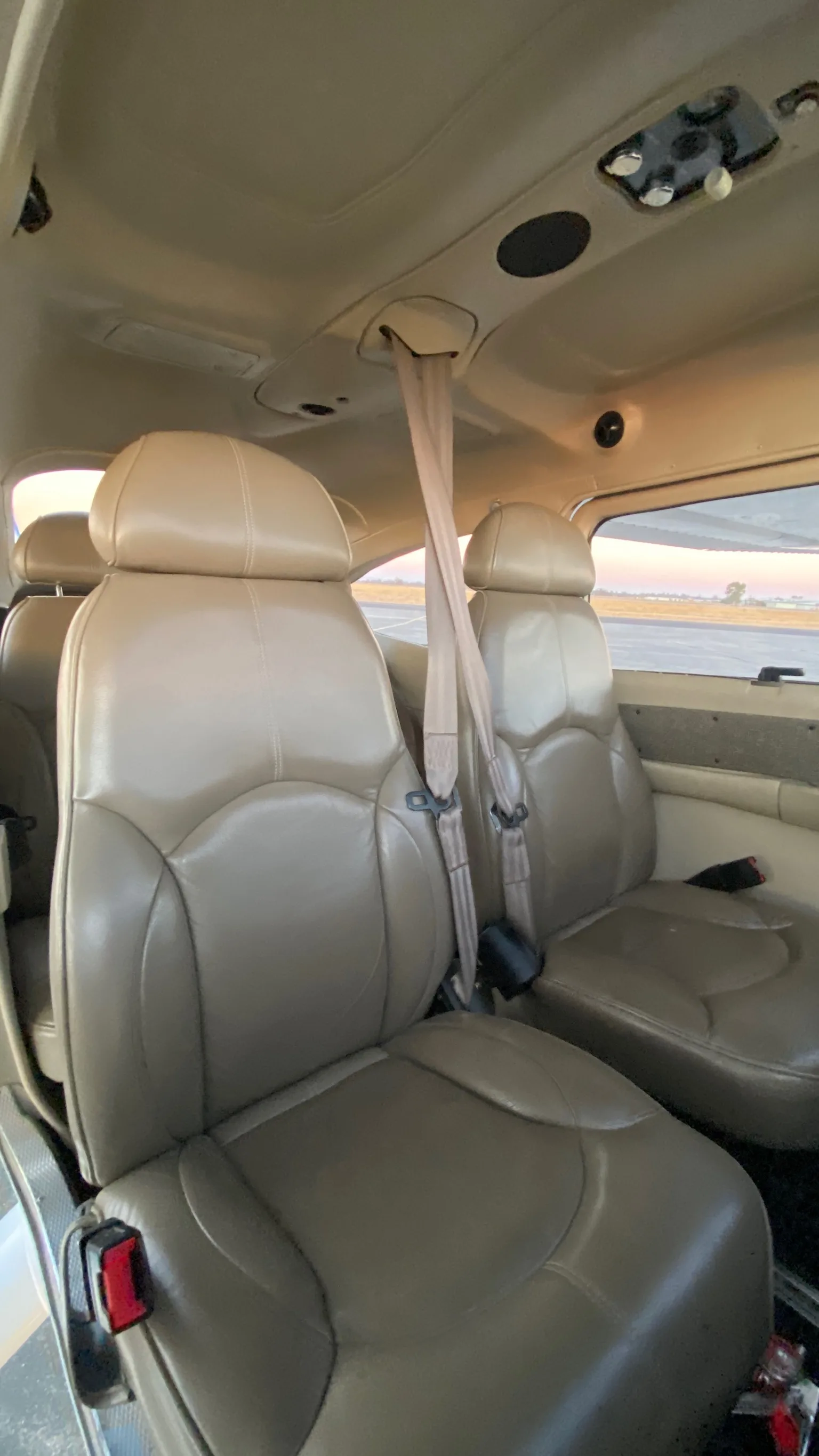 Cabin interior of a 2004 Cessna T182T.