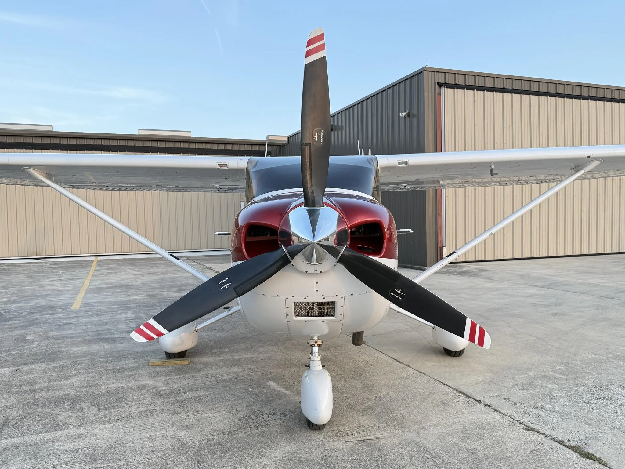 Exterior view of a 2006 CESSNA TURBO 182T SKYLANE, N180BW.