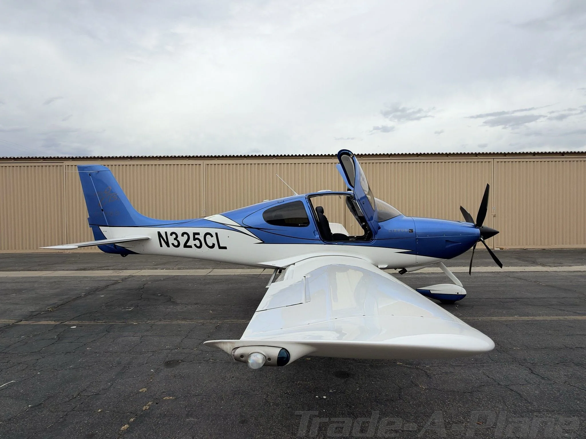 Exterior view of a 2008 CIRRUS SR22-G3 TURBO GTS, N325CL.