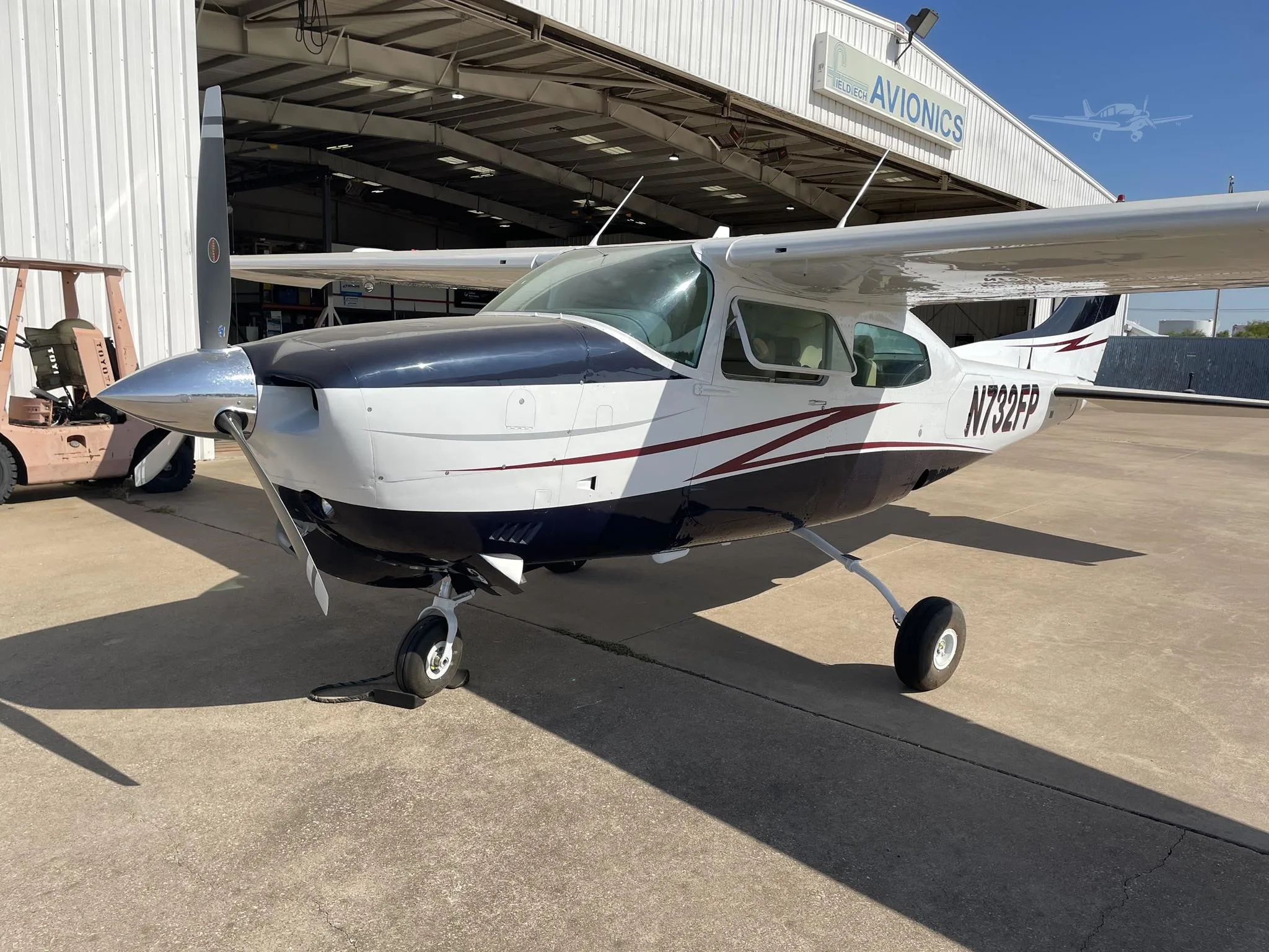 Exterior view of a 1976 CESSNA 210L, N732FP.