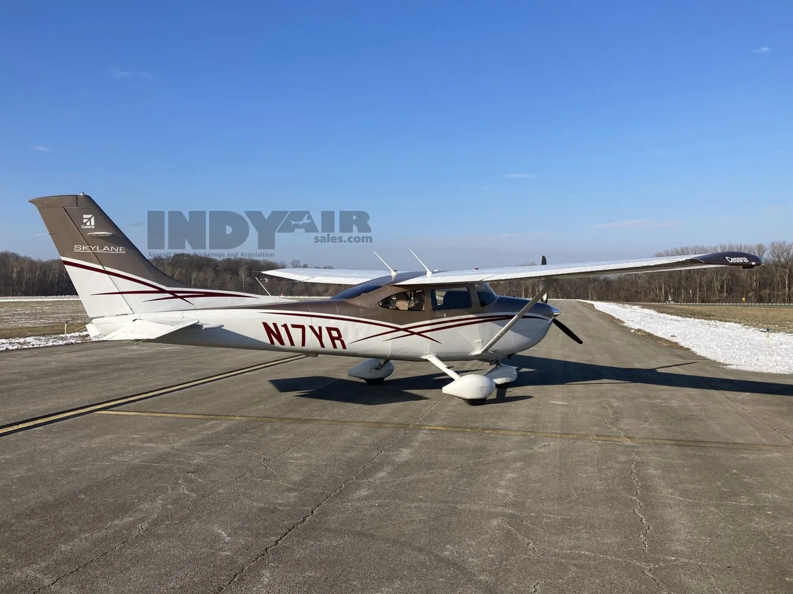 Exterior view of a 2016 Cessna 182T, N17YR.