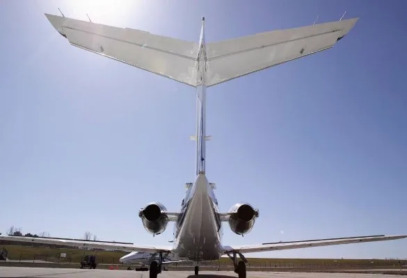 Marketing image of a 2006 Hawker 400XP.