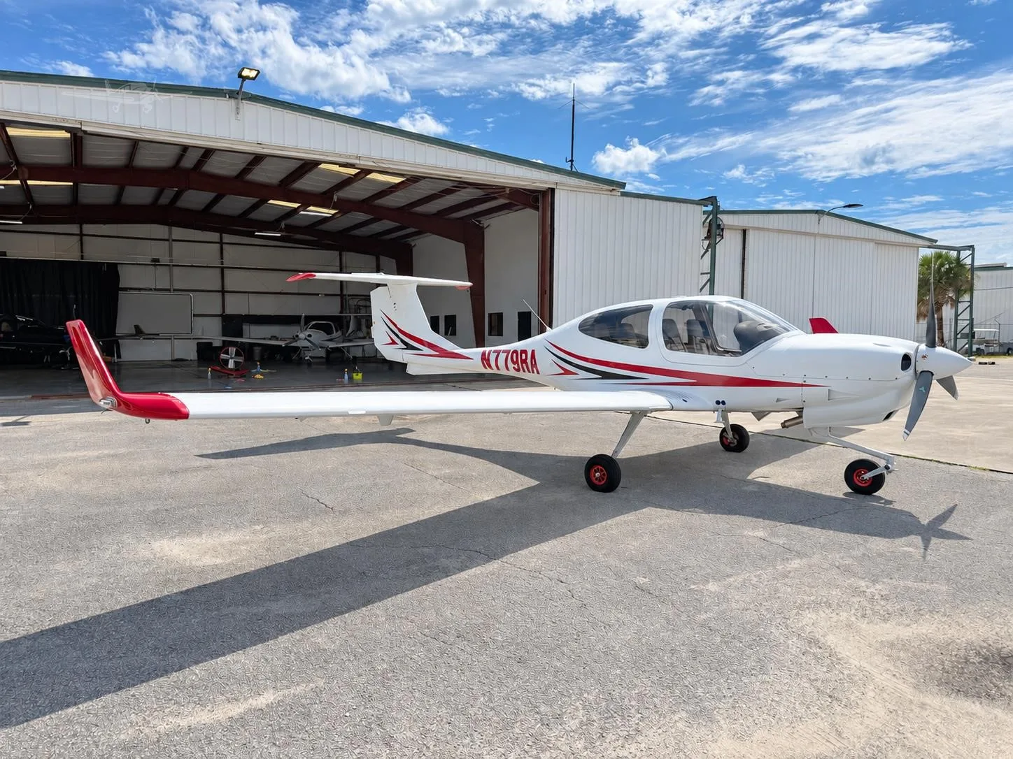 Exterior view of a 2023 DIAMOND DA40 NG, N779RA.