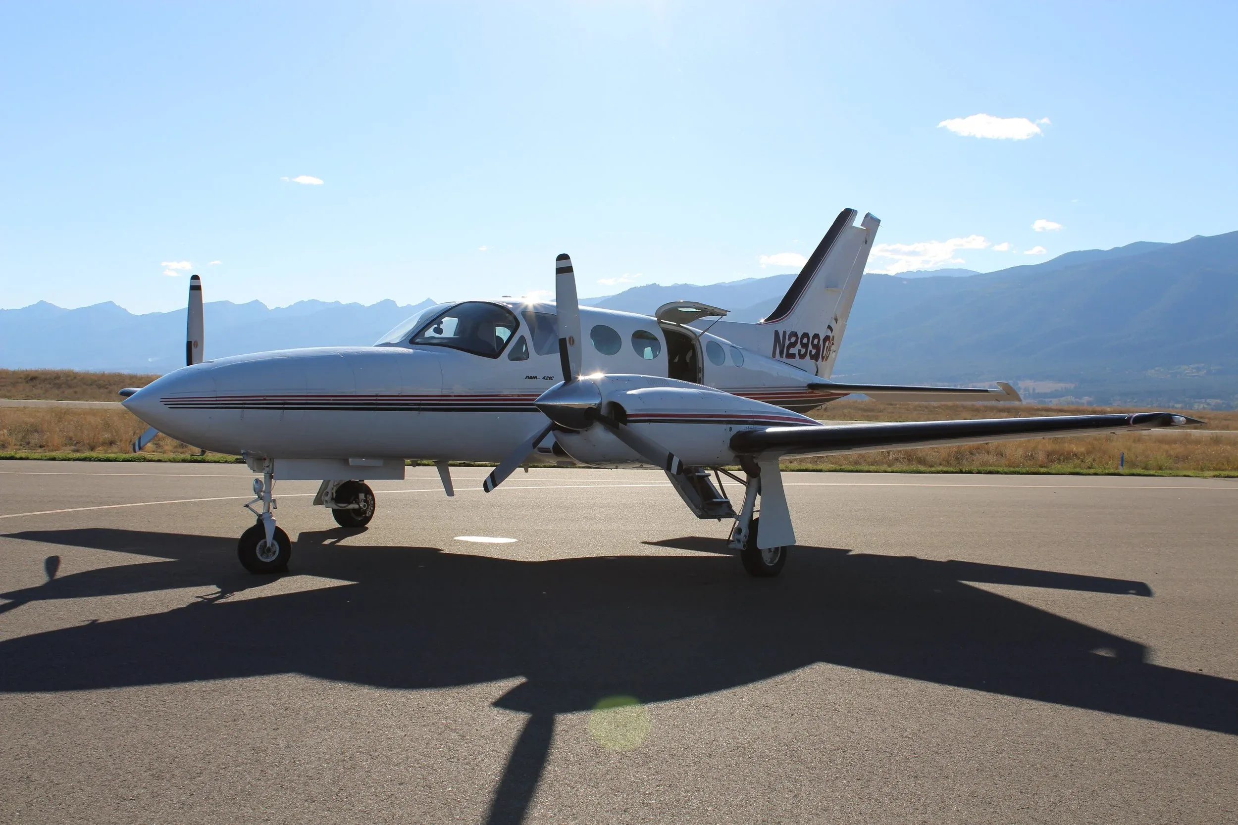 Exterior view of a 1980 Lonestar Aircraft Sales 421C — Lonestar Aircraft Sales.