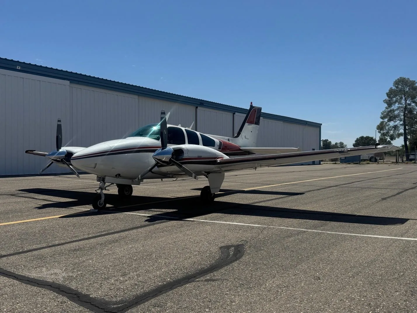 Exterior view of a 1978 BEECHCRAFT B55 BARON, N550DF.