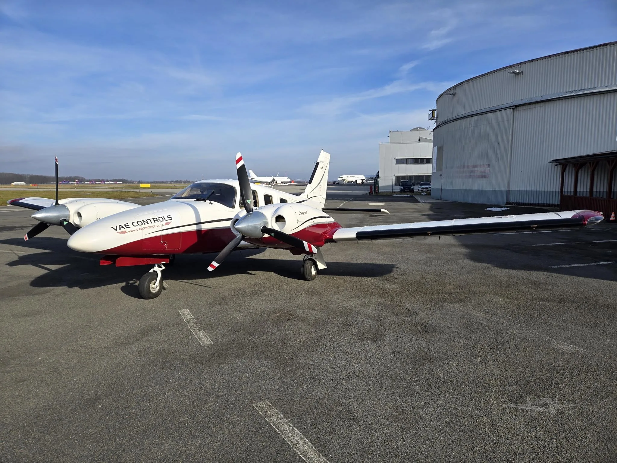 Exterior view of a 2001 PIPER SENECA V, OK-VAE.