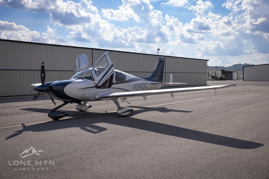 Exterior view of a 2014 Cirrus SR22T G5 GTS, N194DC.