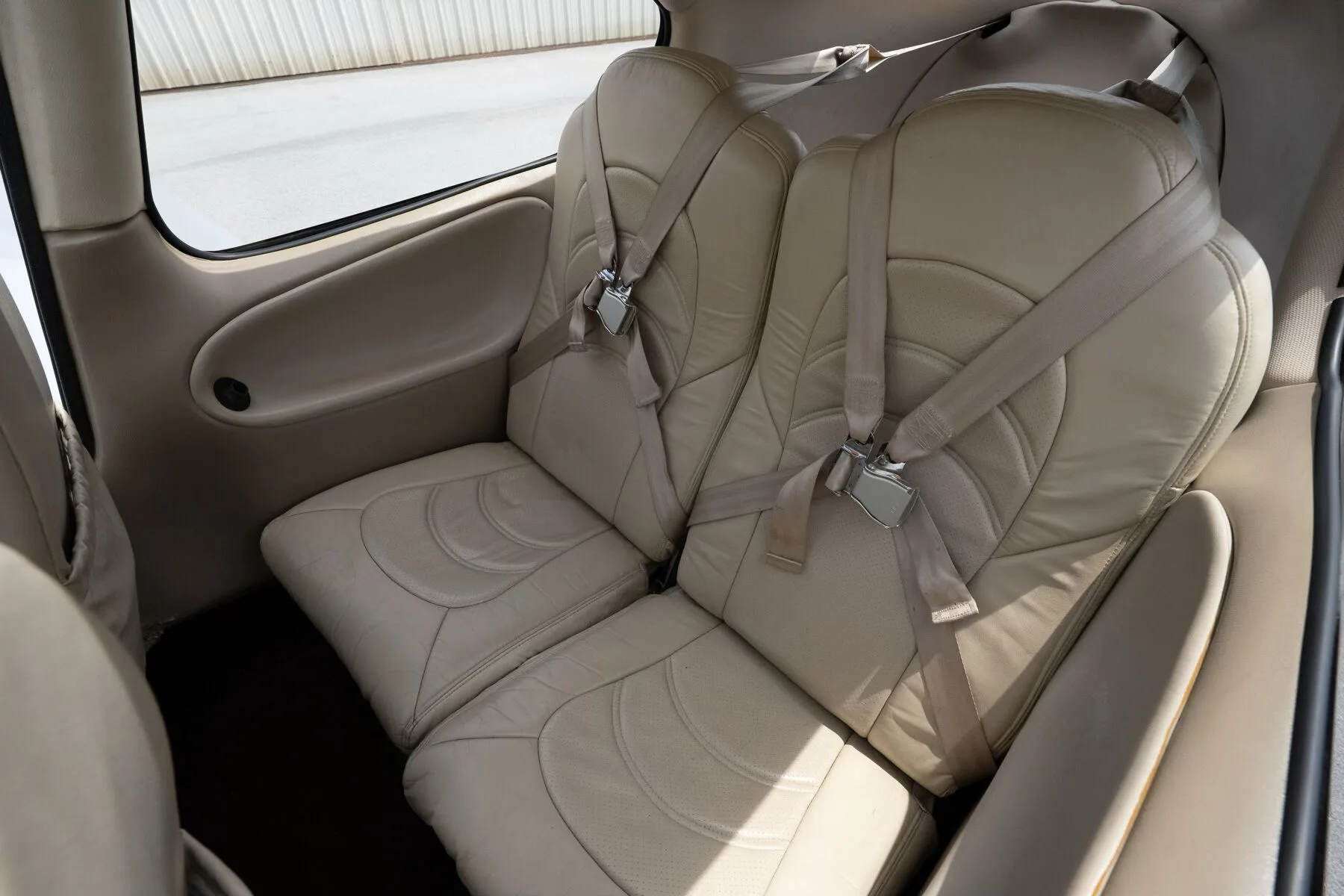 Cabin interior of a 2005 Cirrus SR22-G2.