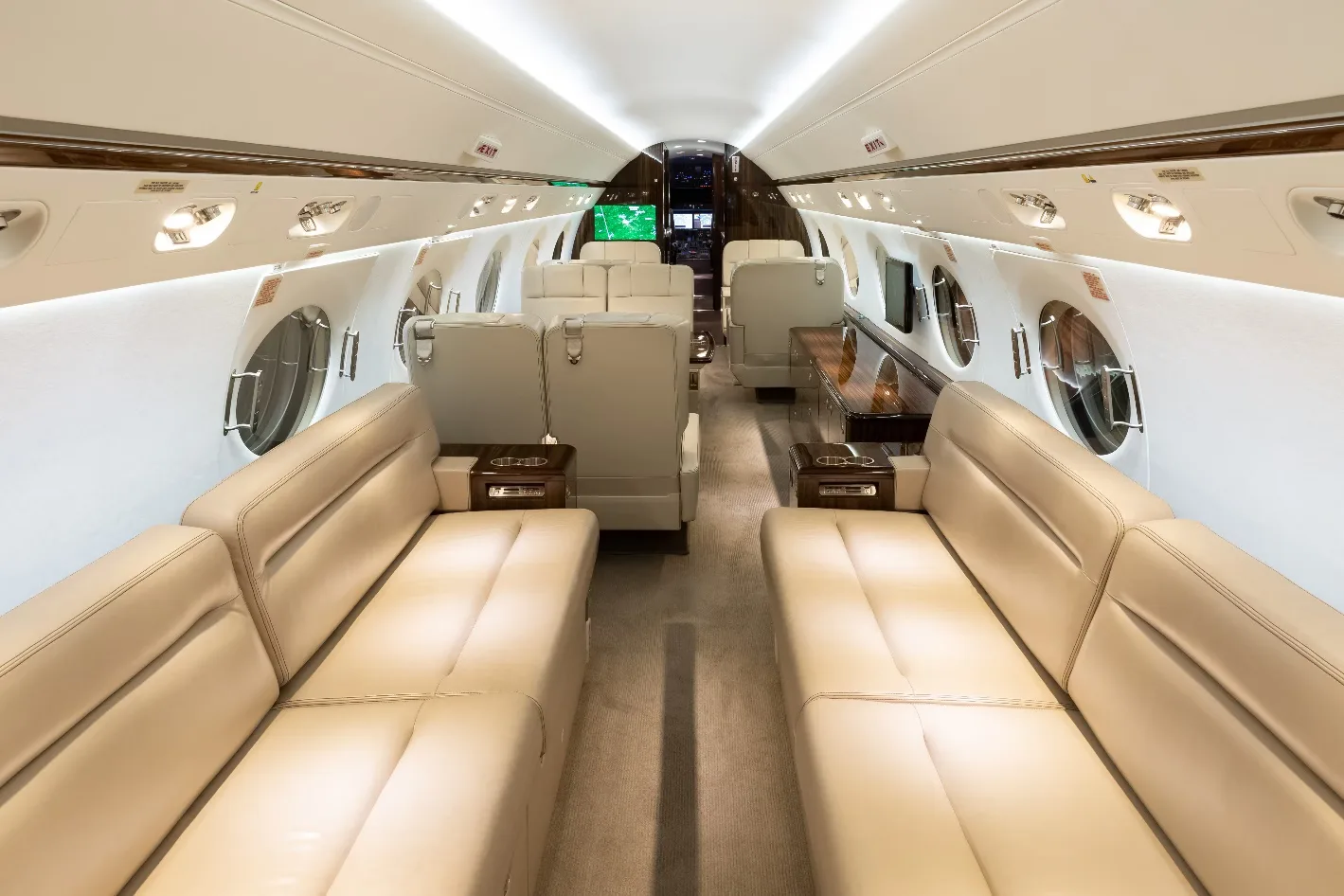 Cabin interior of a 2014 Gulfstream Honeywell RE220 (G550).