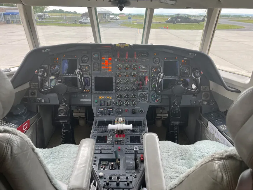Cockpit and instrument panel of a Dassault Falcon 50.