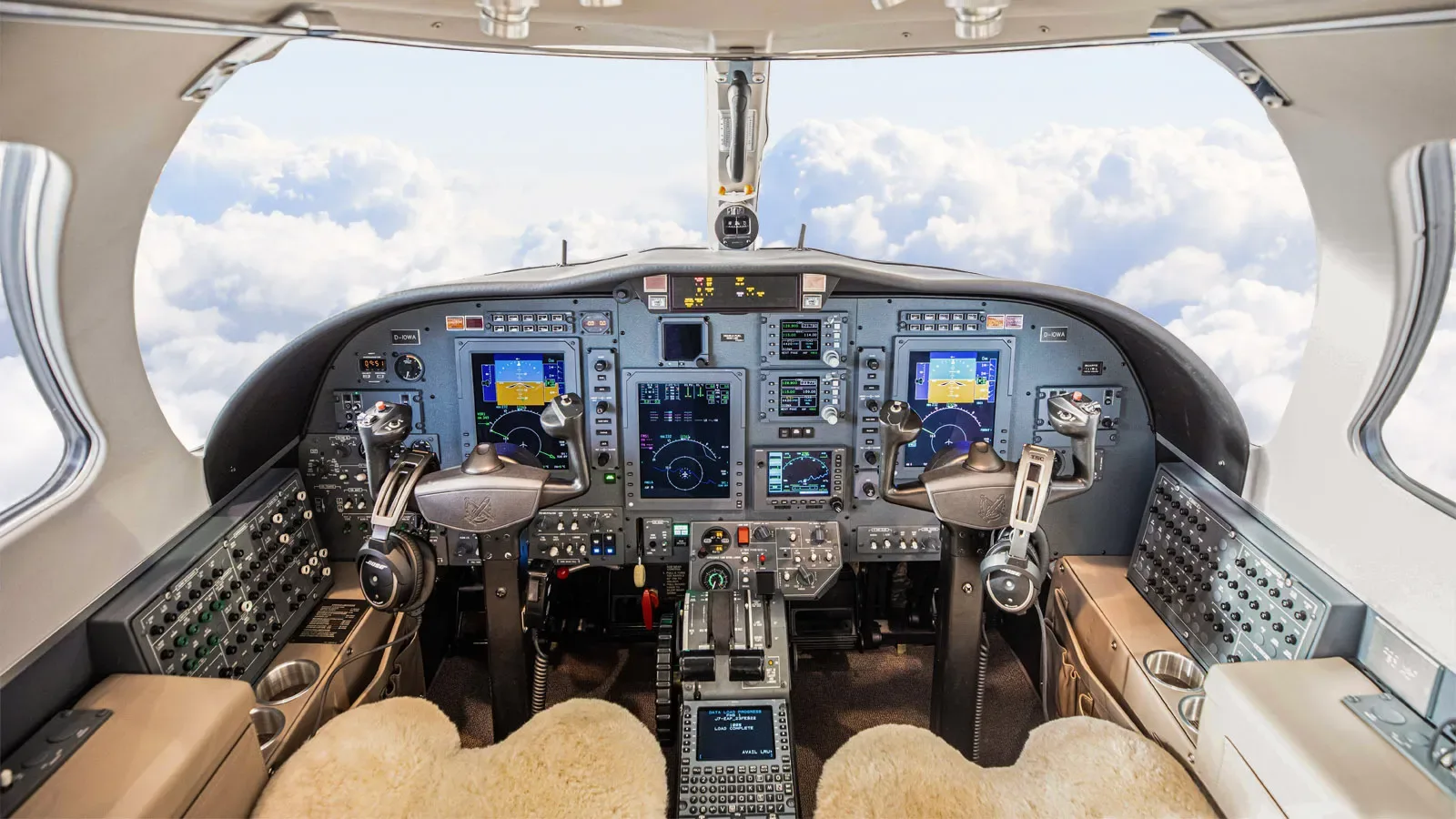Cockpit and instrument panel of a 2006 Cessna Citation Jet 1+.