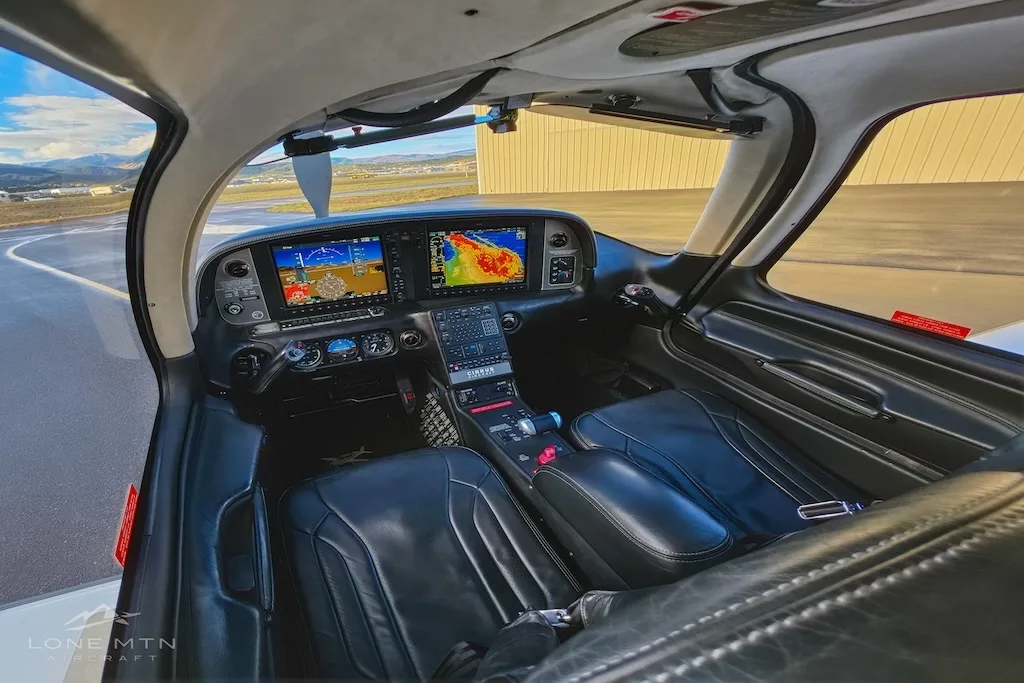 Cockpit and instrument panel of a 2012 Cirrus SR22T G3 GTS.
