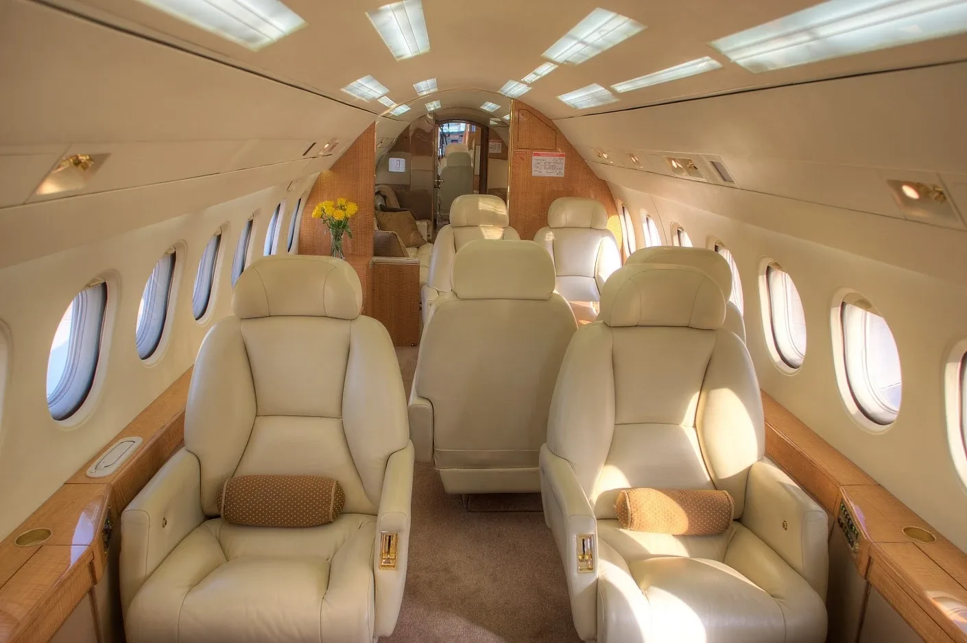Cabin interior of a 1986 Dassault Falcon 900.