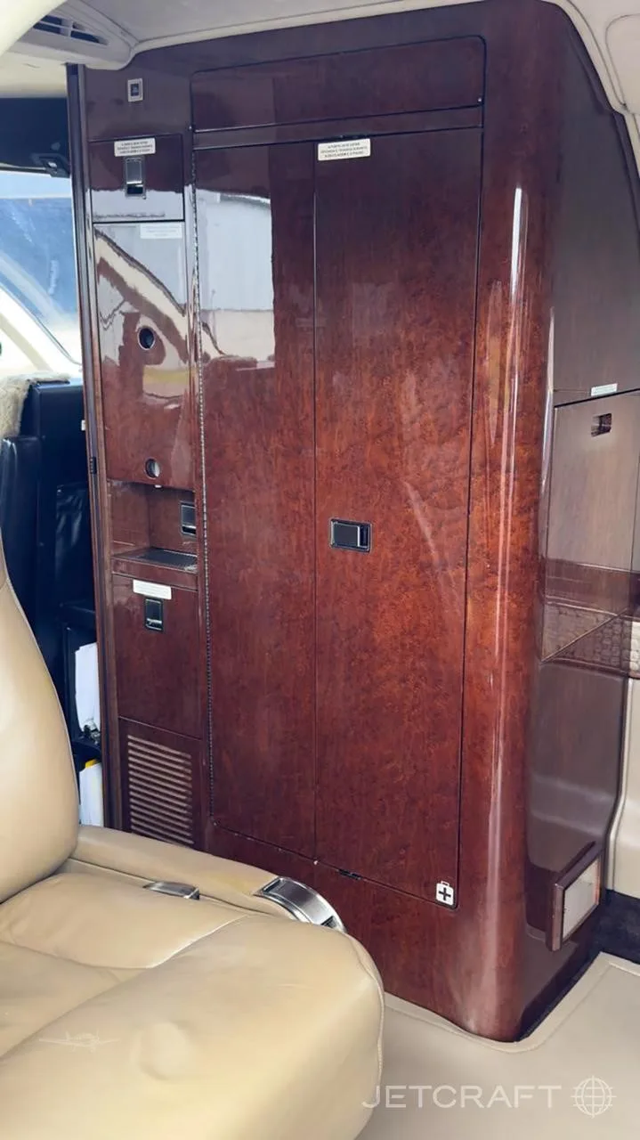 Cabin interior of a 2010 HAWKER 400XP.