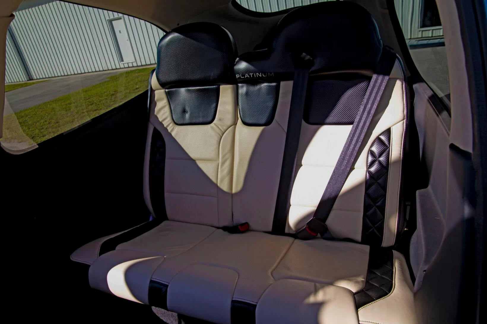 Cabin interior of a 2014 Cirrus SR22-G5 GTS.