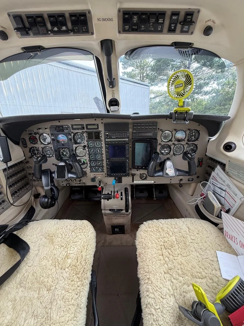 Cockpit and instrument panel of a 2002 PIPER MALIBU MIRAGE.