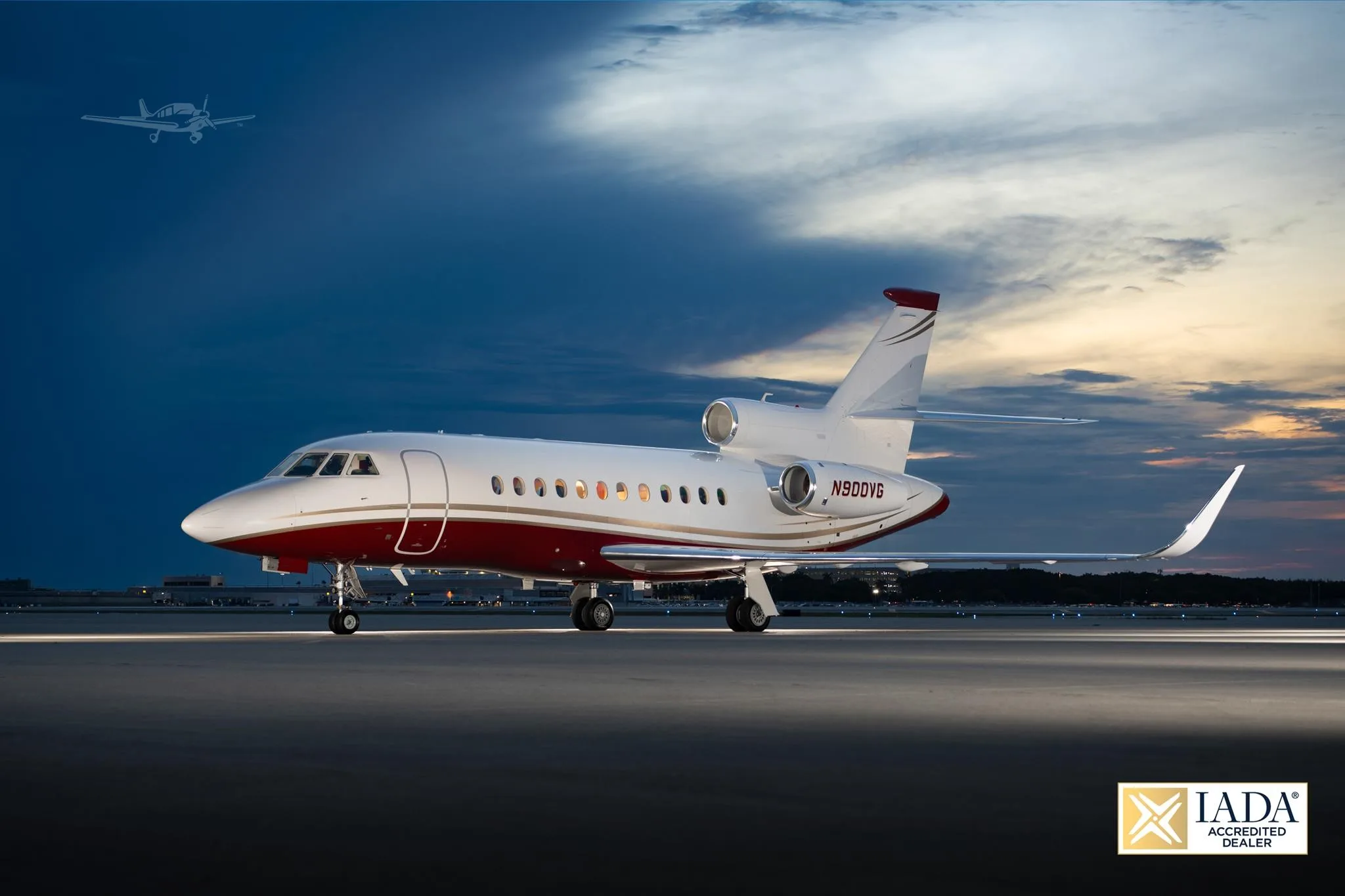 Exterior view of a 2015 DASSAULT FALCON 900LX, N900VG.
