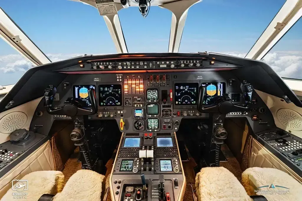 Cockpit and instrument panel of a 2001 Dassault Falcon 900.