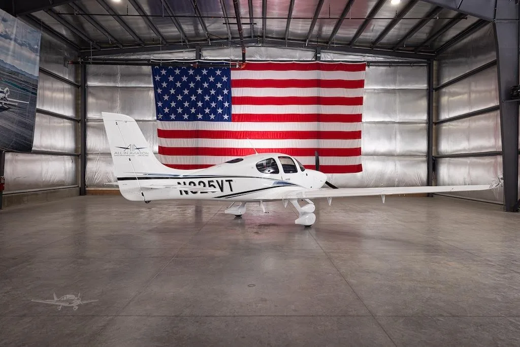 Exterior view of a 2022 CIRRUS SR20-G6, N325VT.