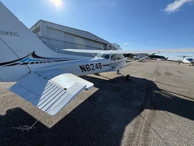 Exterior view of a 2025 CESSNA 172S SKYHAWK SP, N624B.