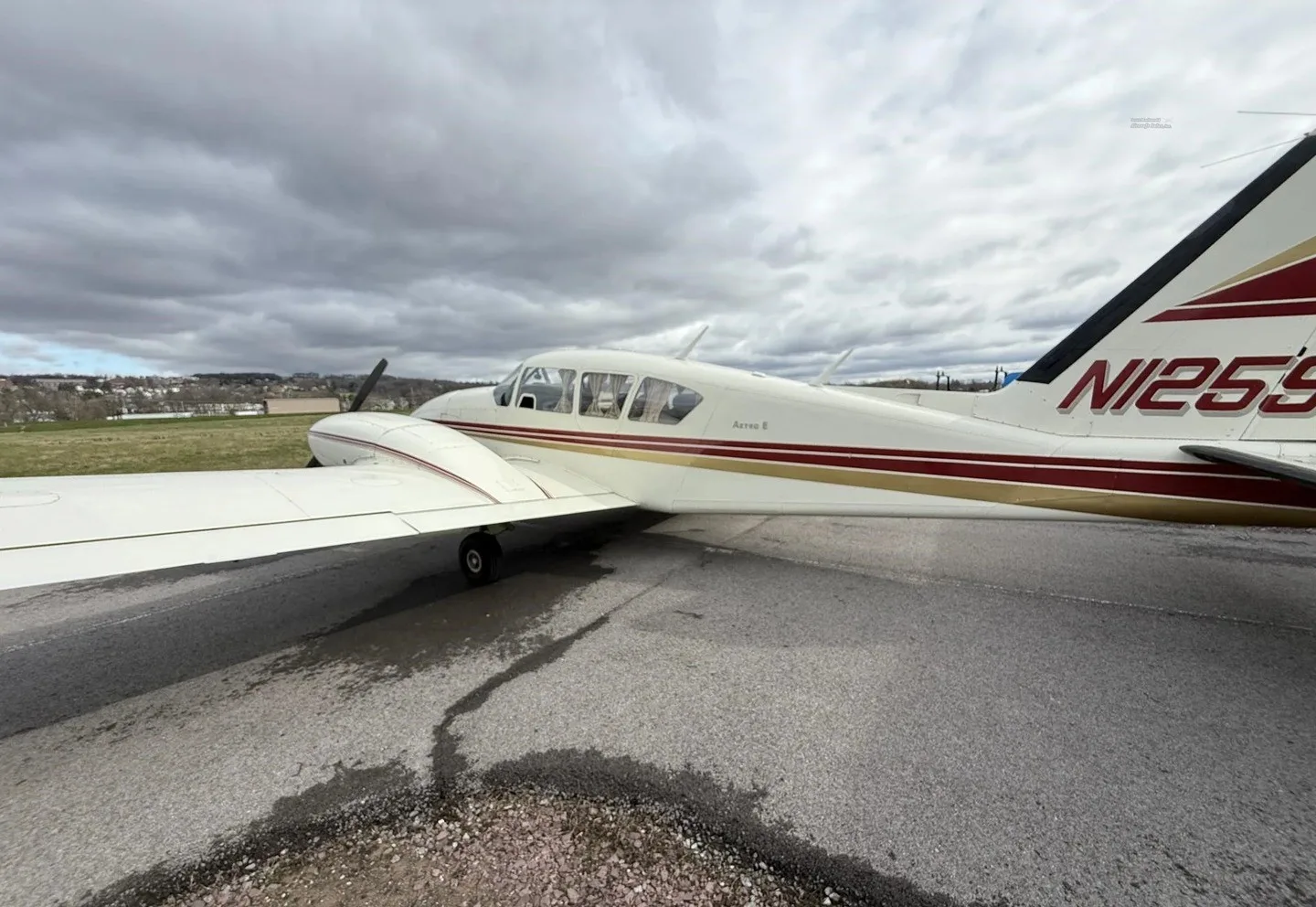 Exterior view of a 1971 Piper PA-23-250 Aztec E.