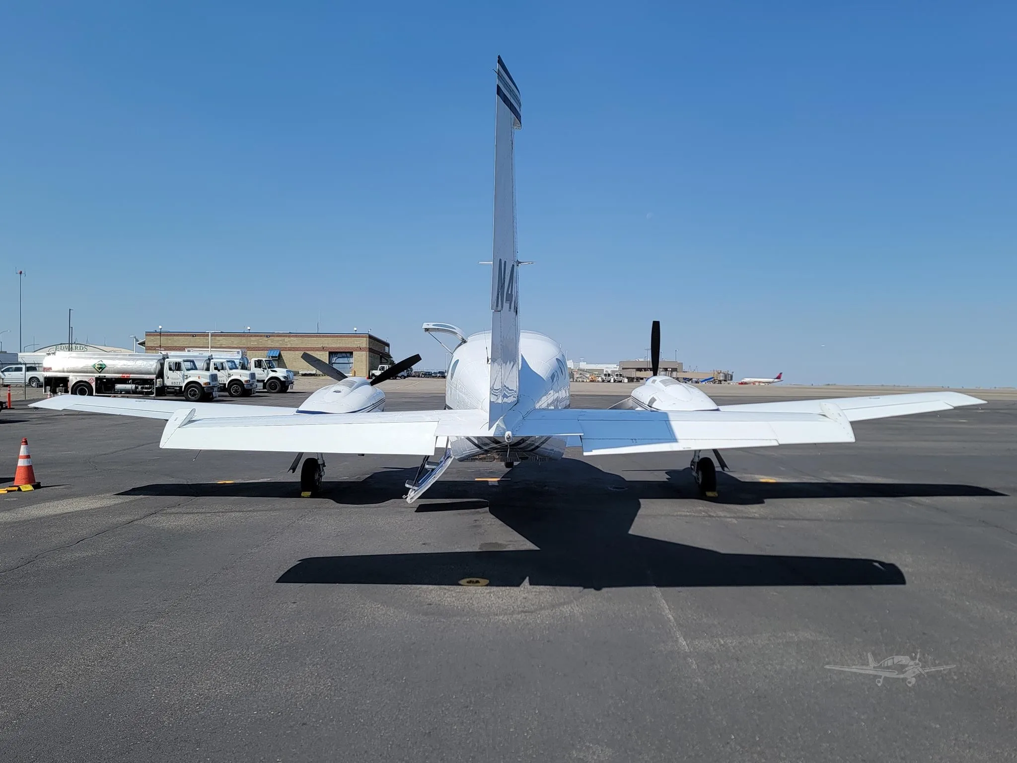 Exterior view of a 1976 CESSNA 421C, N421TT.