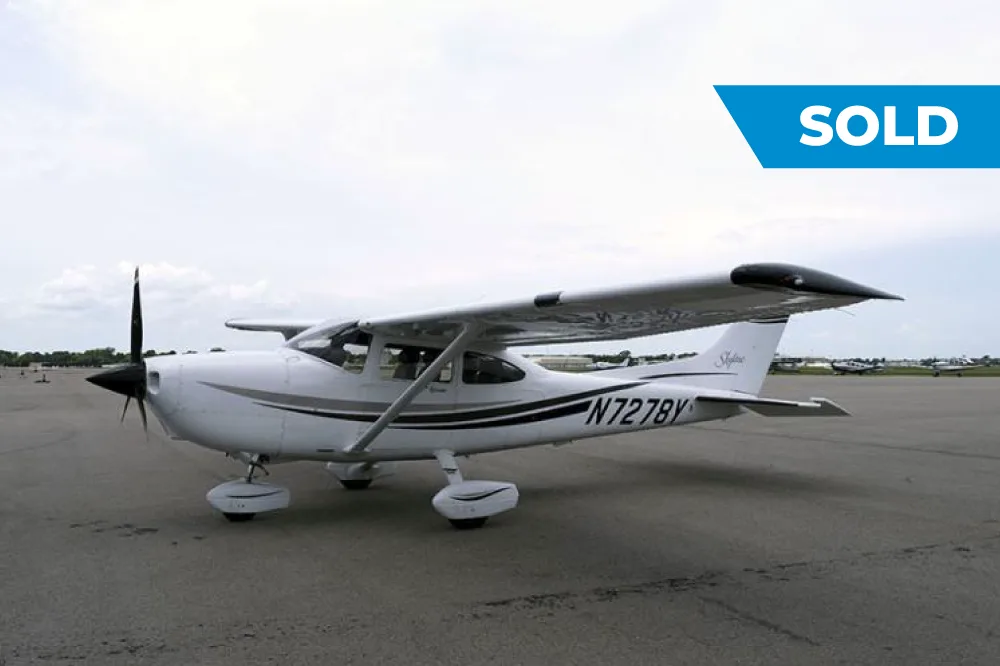 Exterior view of a 1999 Cessna 182S, N7278Y.