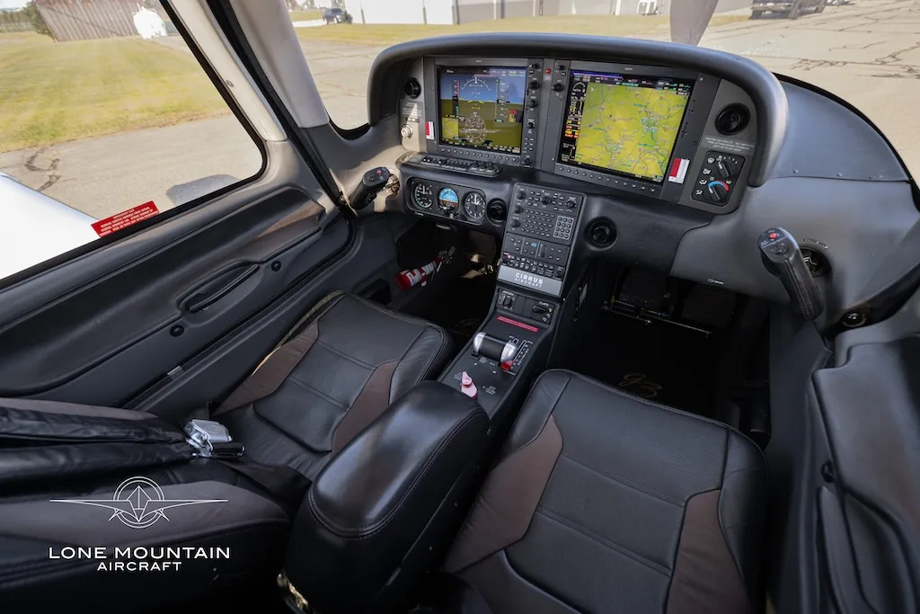 Cockpit and instrument panel of a 2008 Cirrus SR22 G3 GTS Turbo.