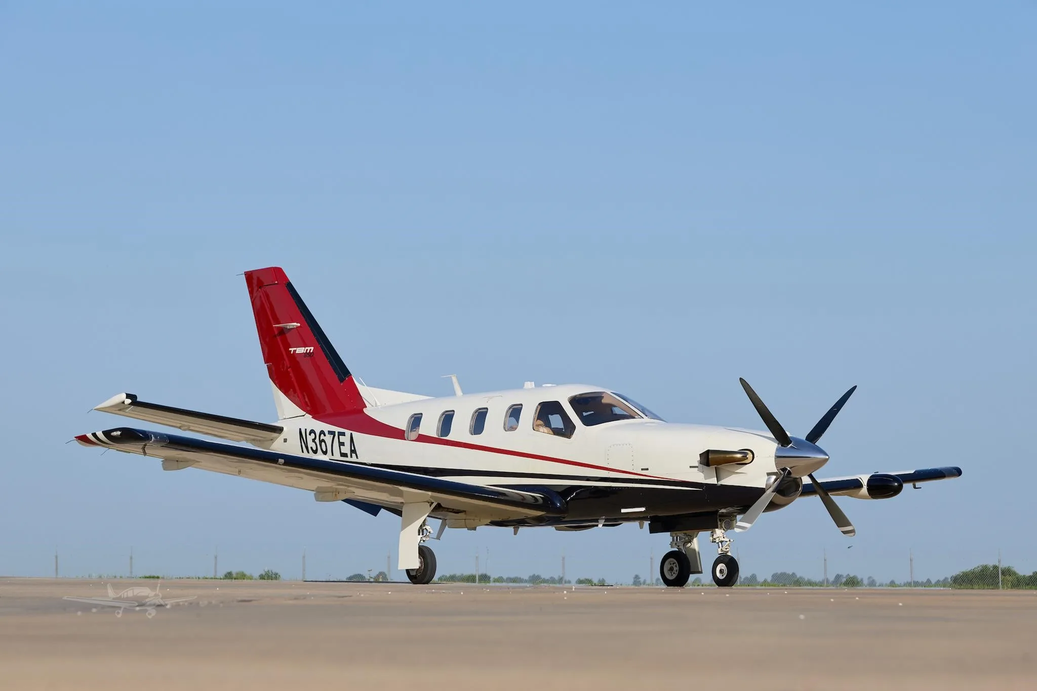 Exterior view of a 2007 DAHER TBM 850, N367EA.