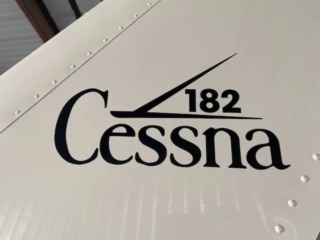 Avionics suite of a 1977 Cessna 182Q.