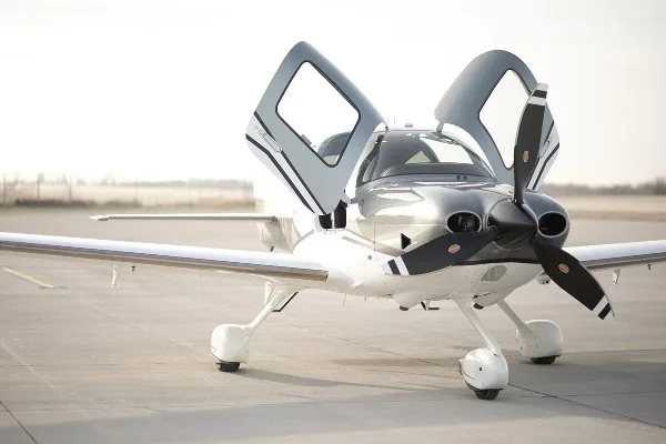 Marketing image of a 2016 Cirrus SR22T-G5.