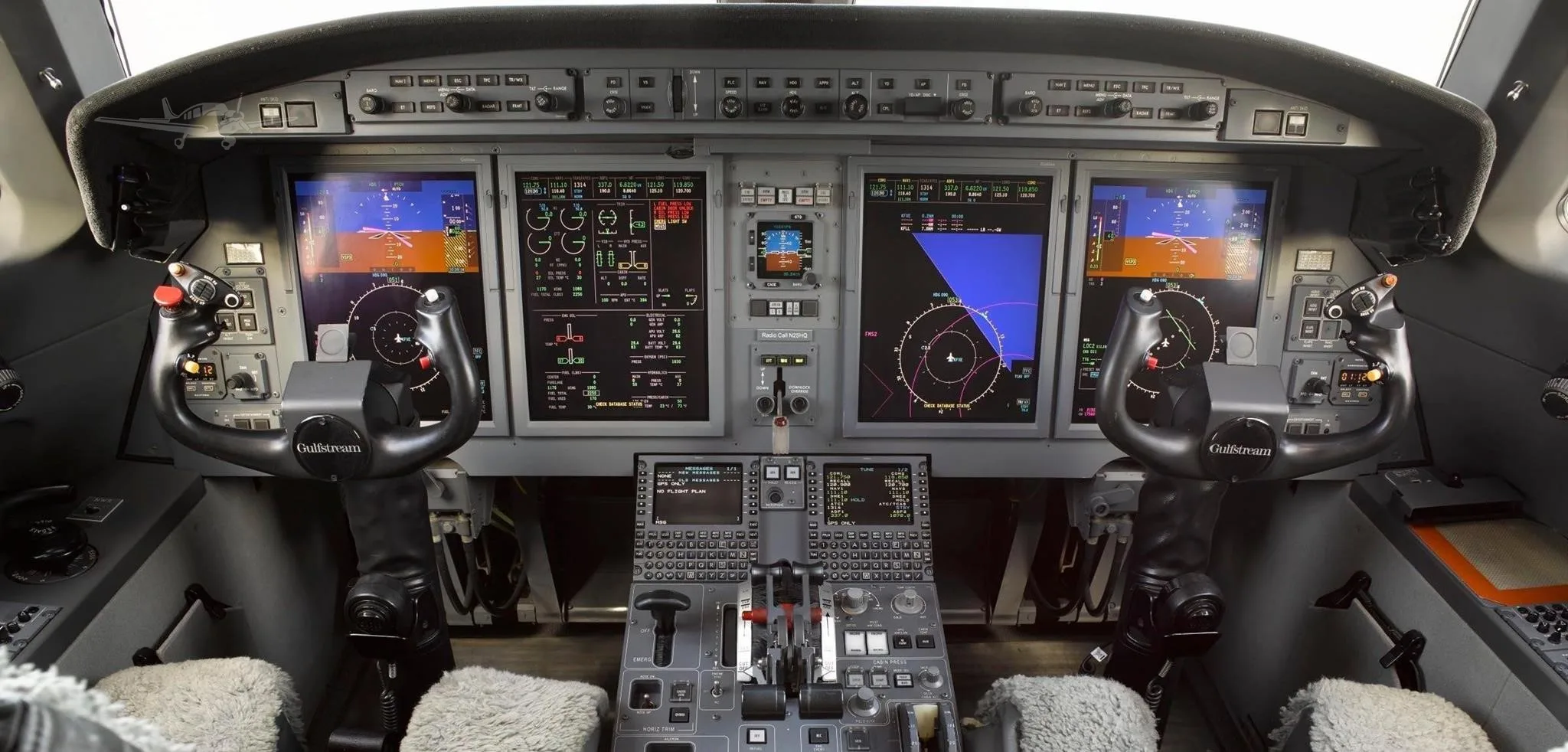 Cockpit and instrument panel of a 2009 GULFSTREAM G150.