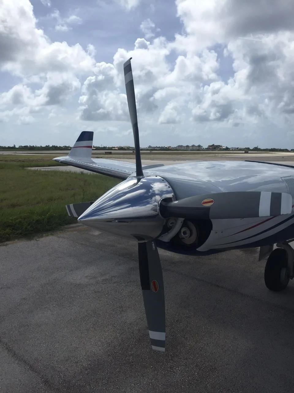 Exterior view of a 1984 PIPER NAVAJO CHIEFTAIN, N599AH.