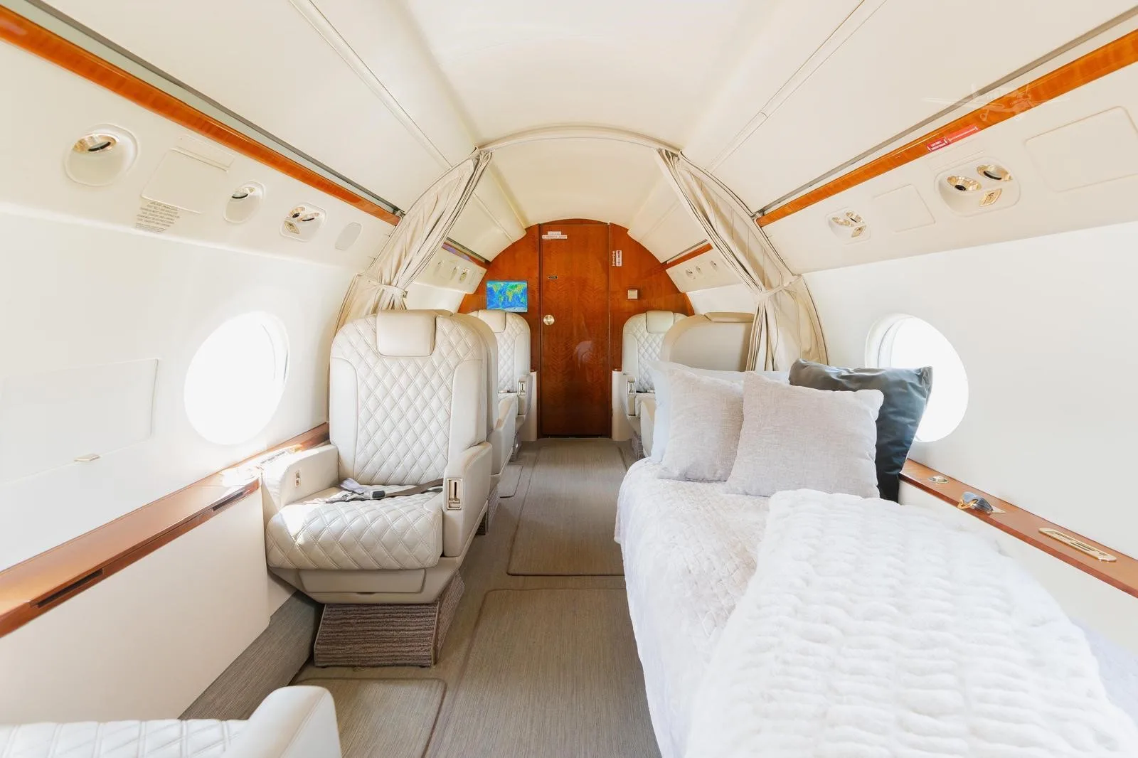 Cabin interior of a 2004 GULFSTREAM G400.
